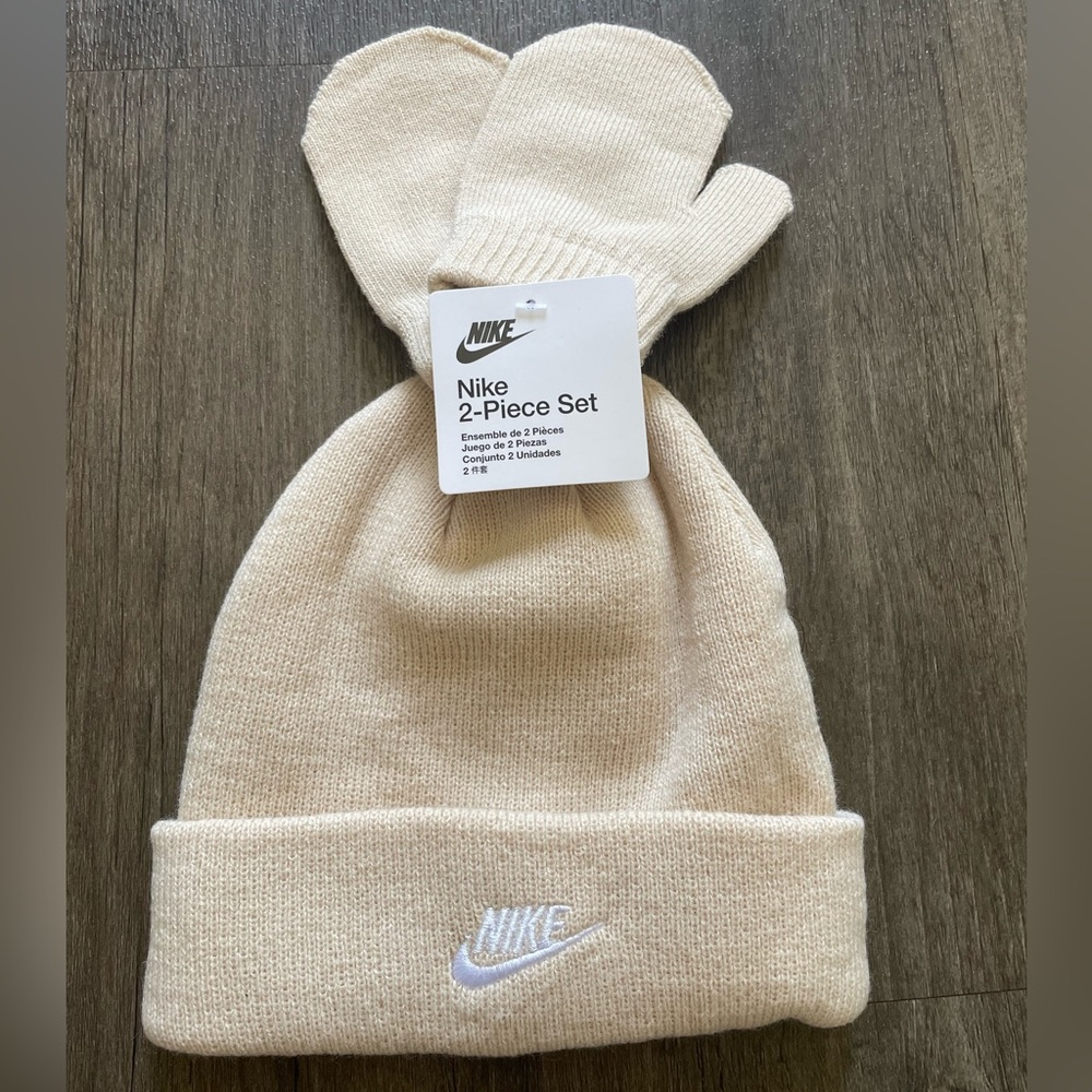 Nike Toddler Size 2T-4T Hat and Mittens 2 Piece Set In Beige Brand New